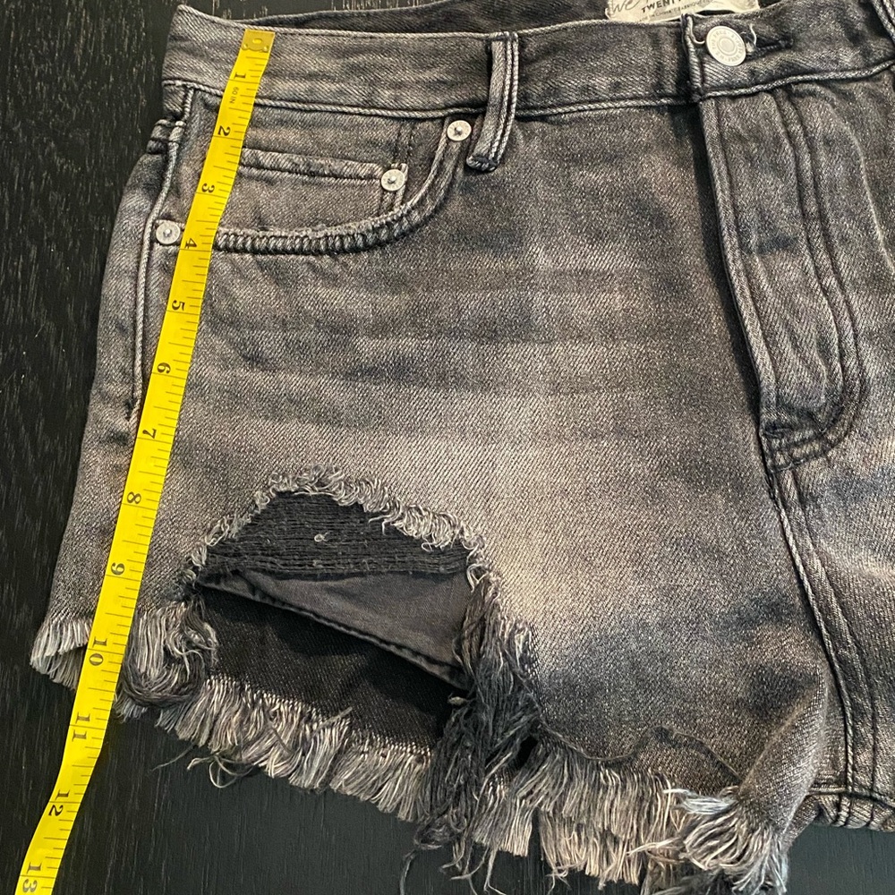 Free people size 29 Women's Distressed Black Denim Shorts - Picture 9 of 13